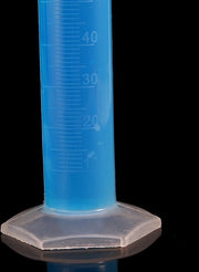Cilindro di plastica da 100 ml - Polipropilene premium - Base a cinque lati ampia - Muffola di getto a forma di tubo.
