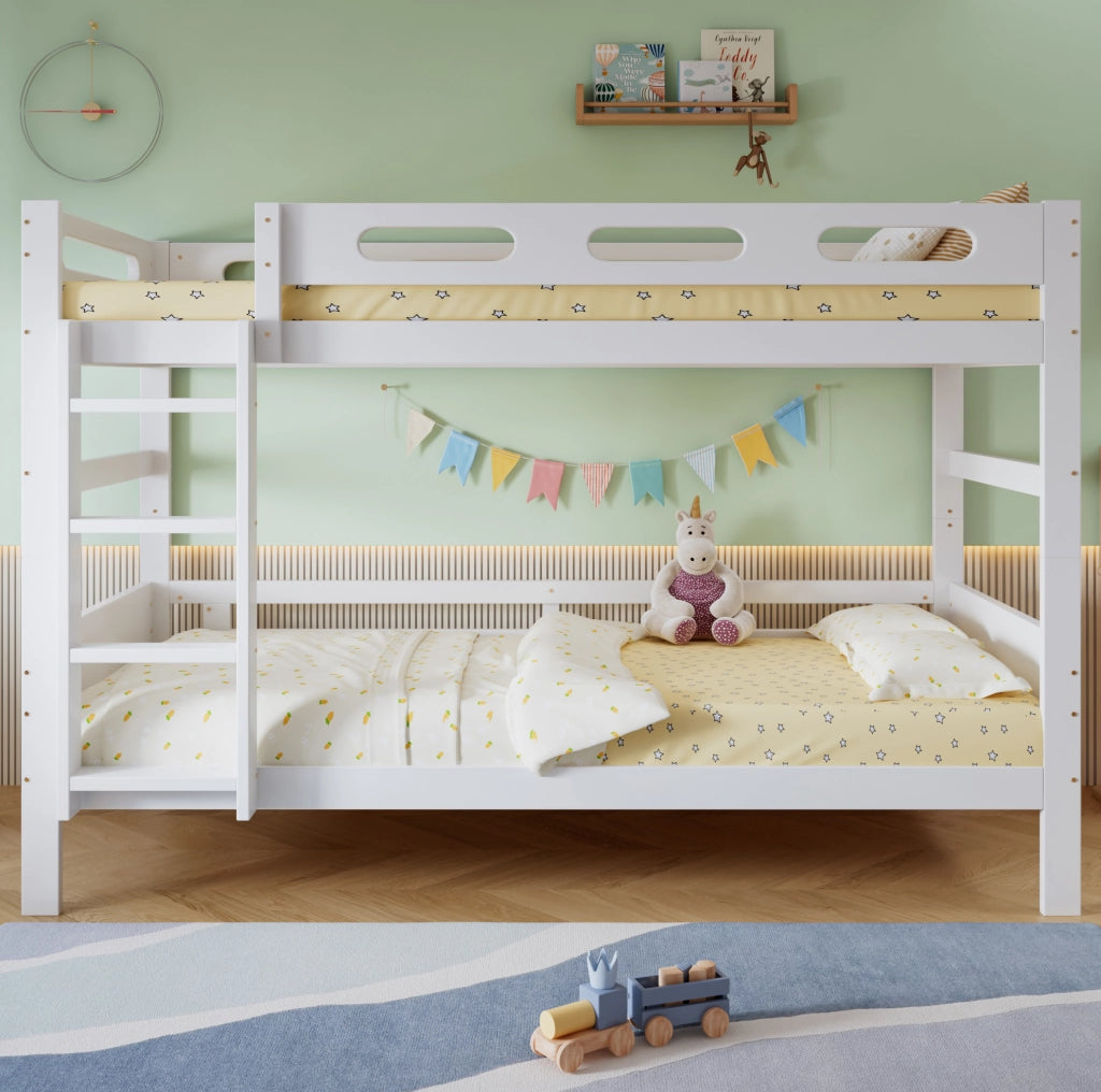 Letto a castello 90x200 cm con scala e barriera di sicurezza in legno bianco