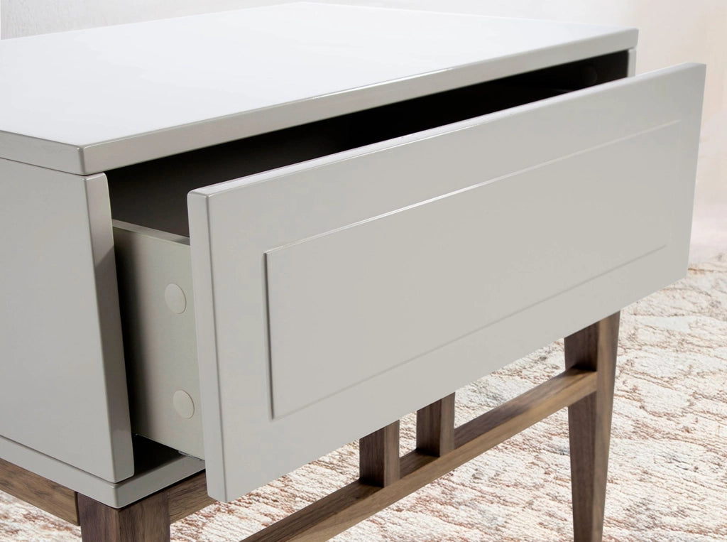 Comodino in legno beige e noce