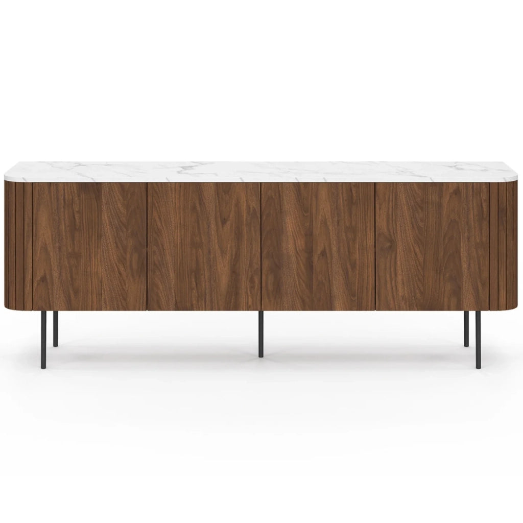 IDMarket - Credenza bassa MARLA 160 cm con 4 ante e doghe effetto noce e piano in marmo bianco ALASKA