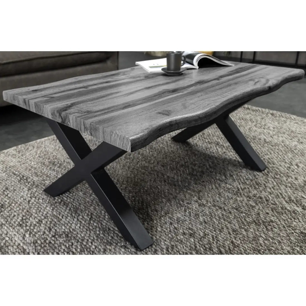 Tavolino basso RIVET effetto legno grigio e gambe in metallo nero a X – tavolo design industriale moderno