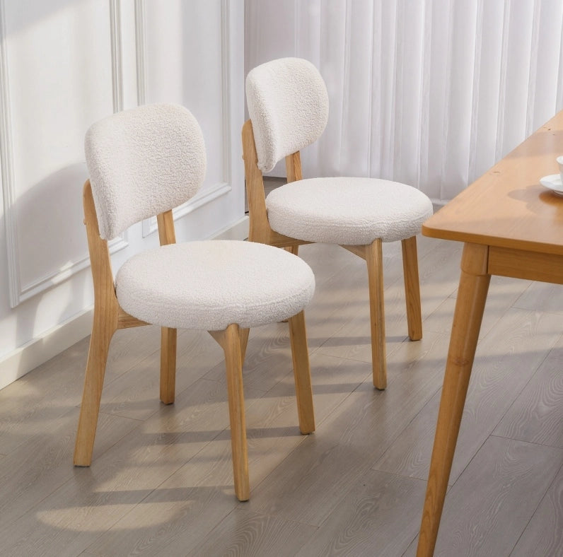 Set di 2 sedie da pranzo 46.5x52x80 cm con seduta ampia; schienale curvo; legno; crema