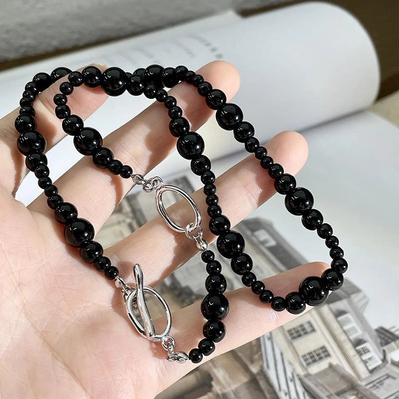 Collana fatta a mano con perline di vetro nero, regalo di Natale o di compleanno.