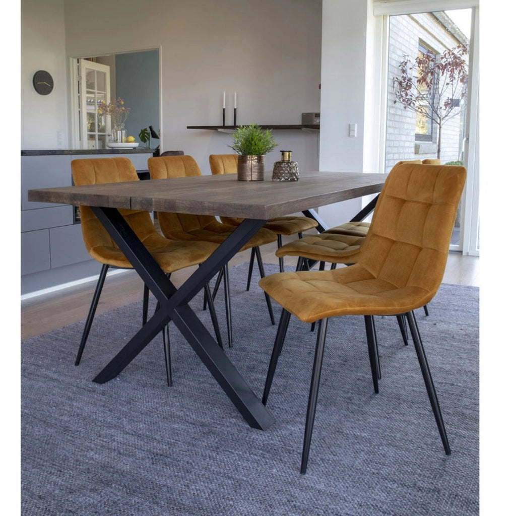 Set 2 sedie da pranzo Middelfart in velluto giallo senape con gambe nere