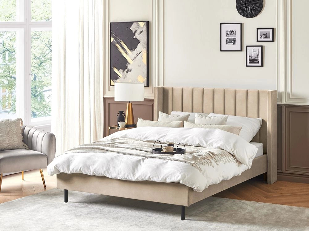 Letto matrimoniale con doghe 140 x 200 cm velluto di colore beige stile glam moderno