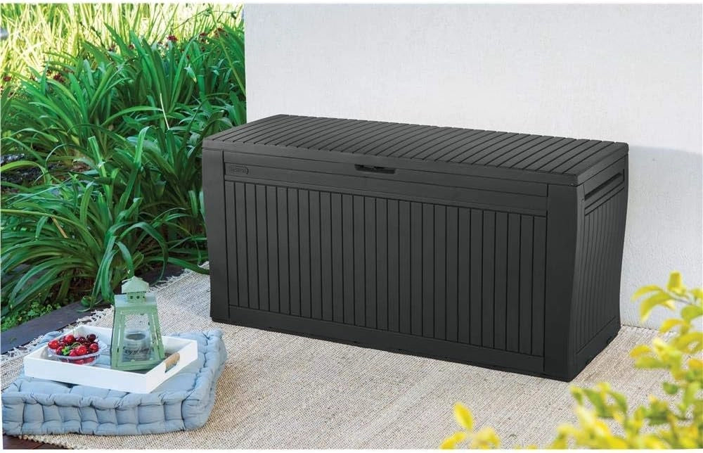 Cassapanca da Esterno Comfy 270 L in Resina Effetto Legno Colore Grafite con Ruote e Chiusura