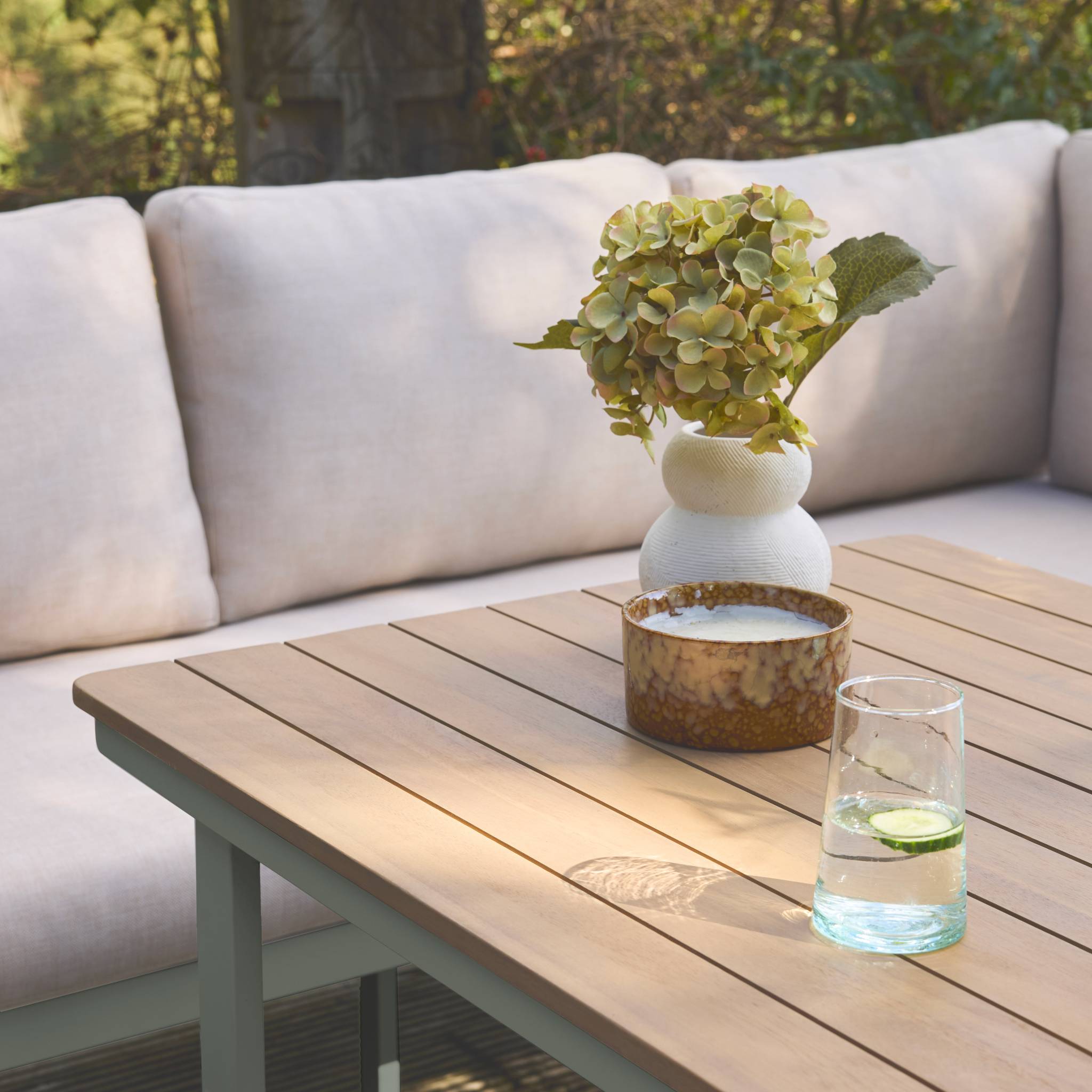 Set di mobili da giardino a 8 posti in legno di acacia e alluminio,