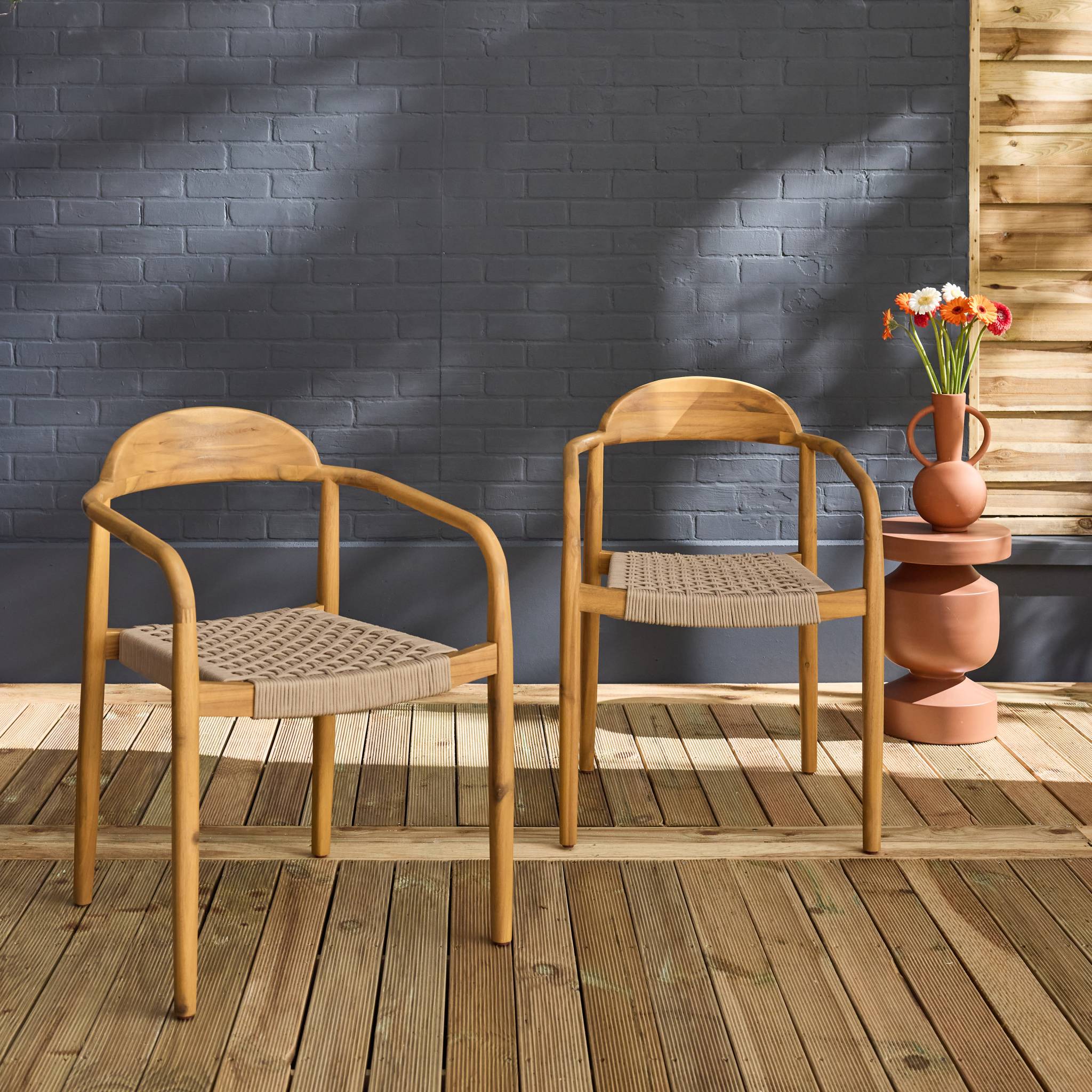 Set di 2 poltrone in legno di acacia, seduta beige in resina | sweeek