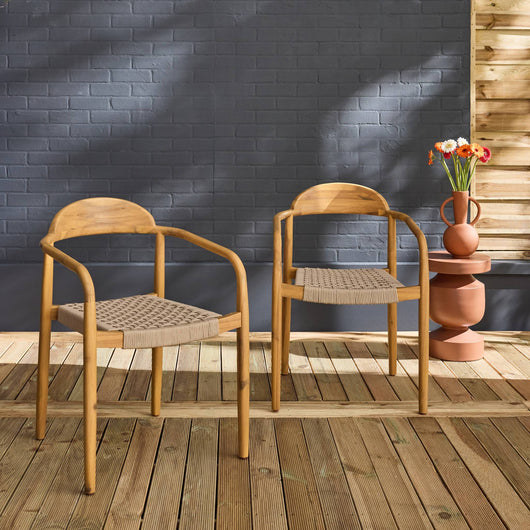 Set di 2 poltrone in legno di acacia, seduta beige in resina | sweeek