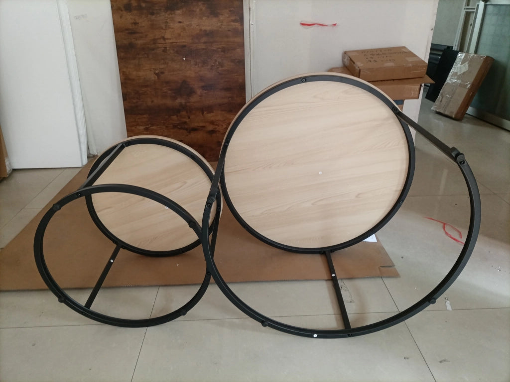Set di 2 tavolini da salotto impilabili rotondi, effetto rovere, struttura in metallo, stile moderno