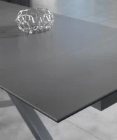 E-STYLO Tavolo allungabile con top in ceramica marmo grigio grafite e vetro temperato, gambe in metallo verniciato antracite, 90cm X 160 / 240cm H. 76cm.