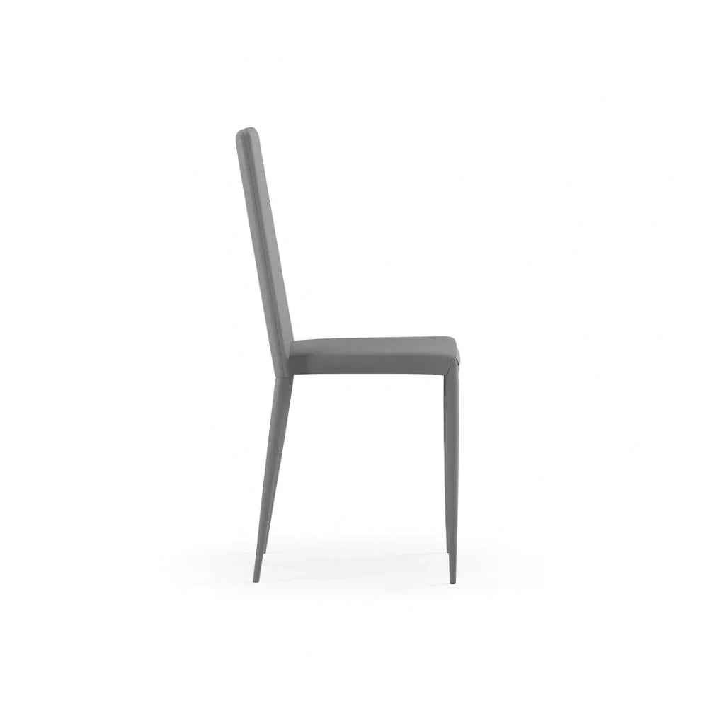 Set di 4 sedie da pranzo impilabili in similpelle grigio chiaro Arianna con struttura in metallo facili da pulire | Duzzle