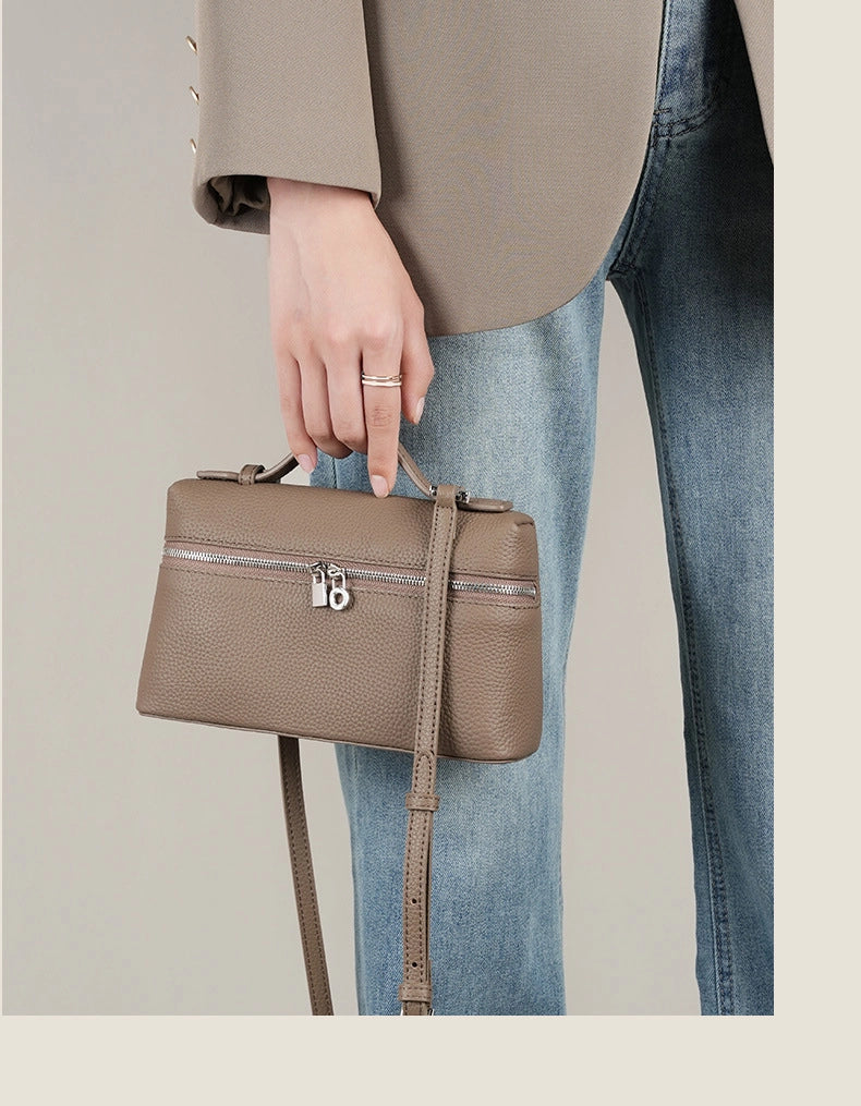 Borsa a tracolla da donna in vera pelle, colore grigio.