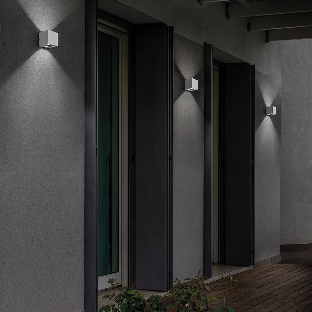 Sole Lampada da parete per esterni e interni in alluminio bianco opaco LED 20W 3000K IP54, design moderno e minimalista, 12x12x12 cm alta qualità