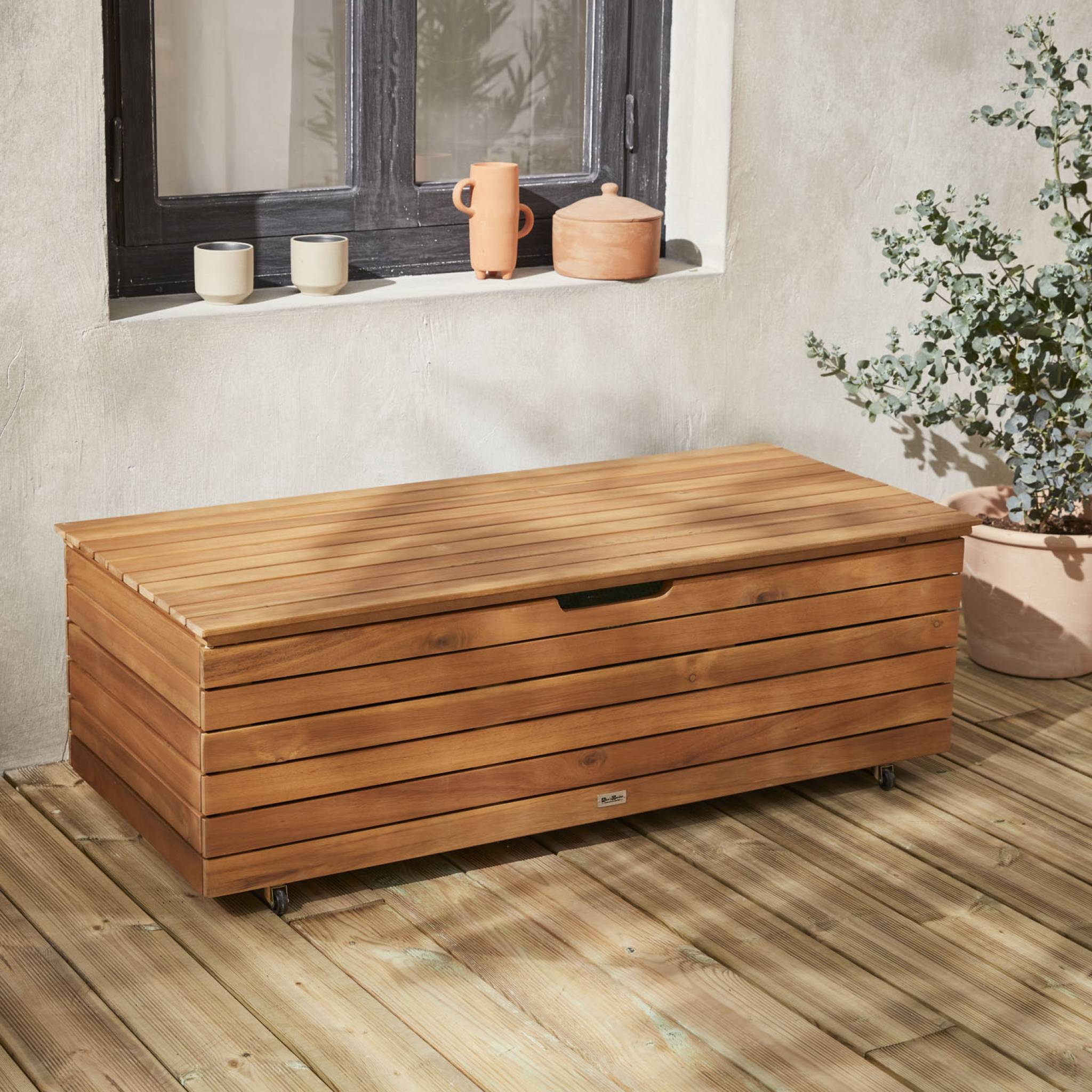 Baule da giardino in legno con rotelle, 110l, marrone naturale