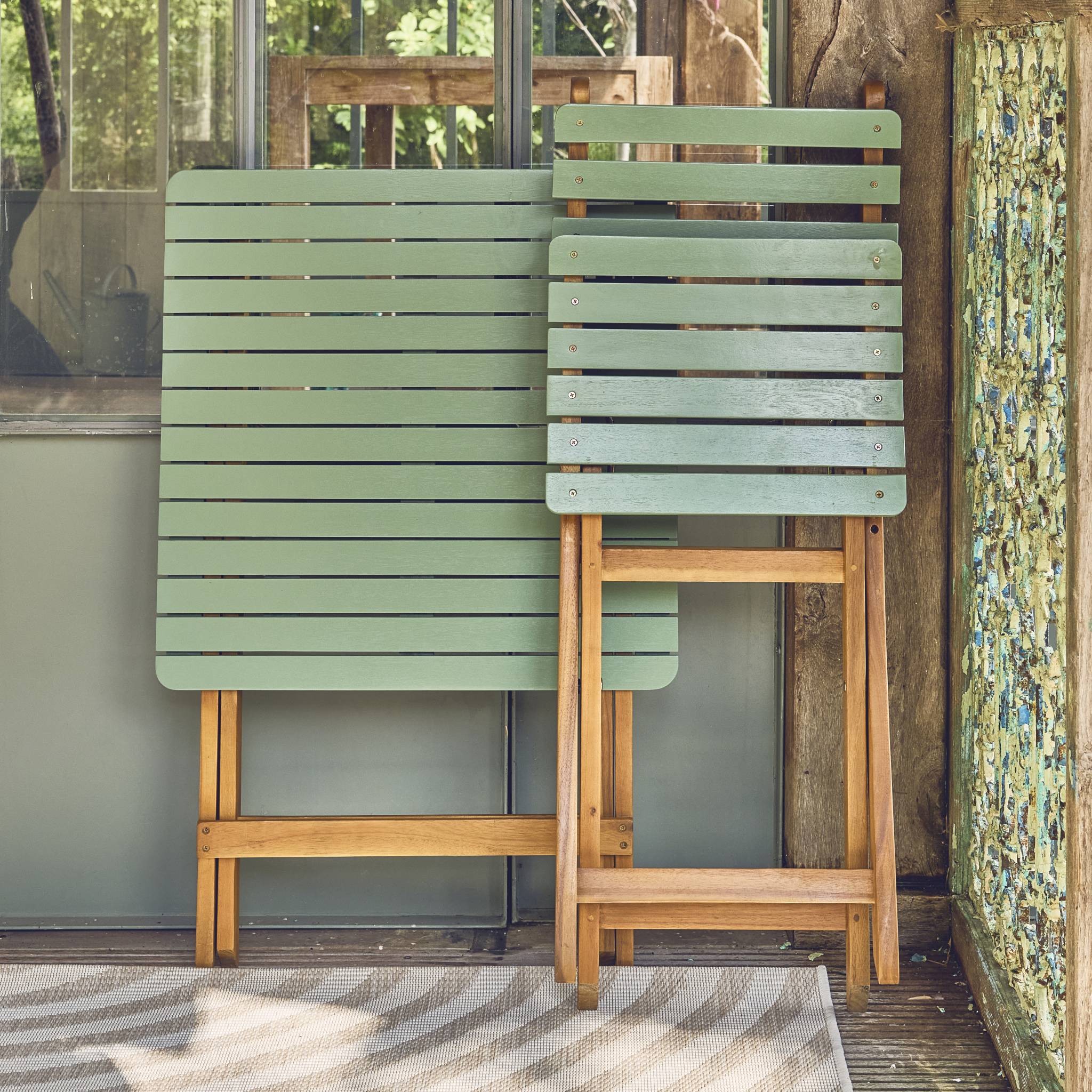 Tavolo da giardino in legno di acacia, 2 sedie pieghevoli, verde