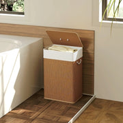 Cesto per biancheria 40x30x60 cm con coperchio e sacco rimovibile in bambù marrone
