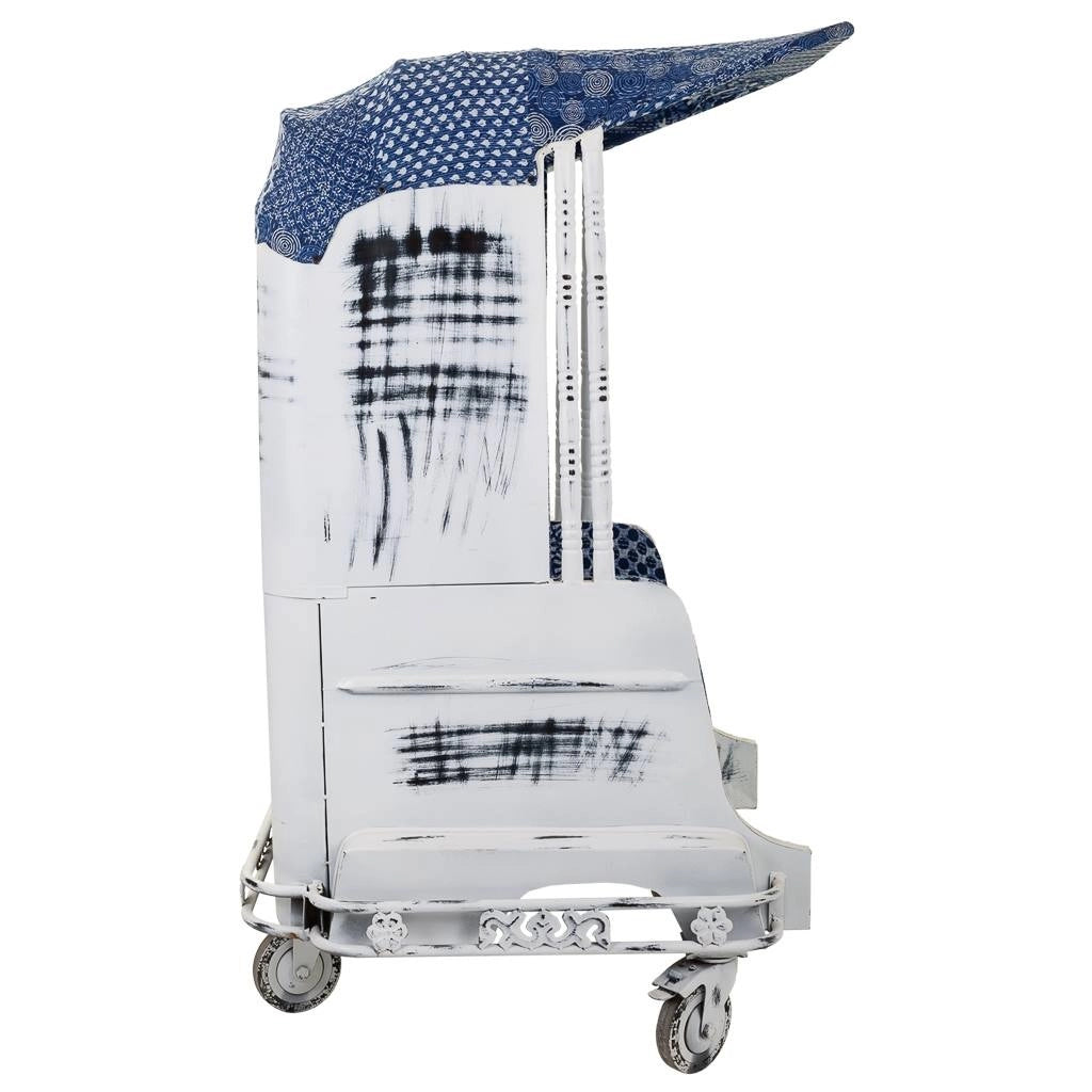 PoltroncinaTuk tuk in metallo bianco e rivestimento blu 90x90x160h