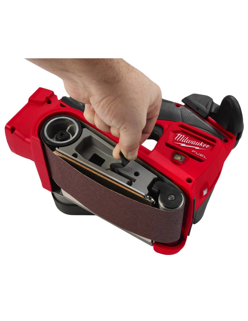 Levigatrice a nastro Milwaukee M18FBTS75-0 (Solo corpo)