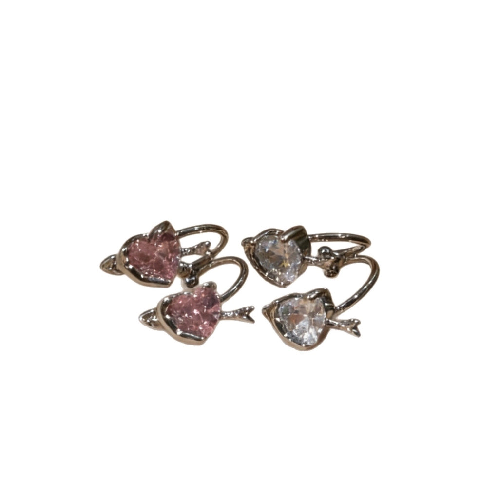 Orecchini a clip a forma di cuore con zirconi: design unico, di nicchia, raffinato ed elegante.