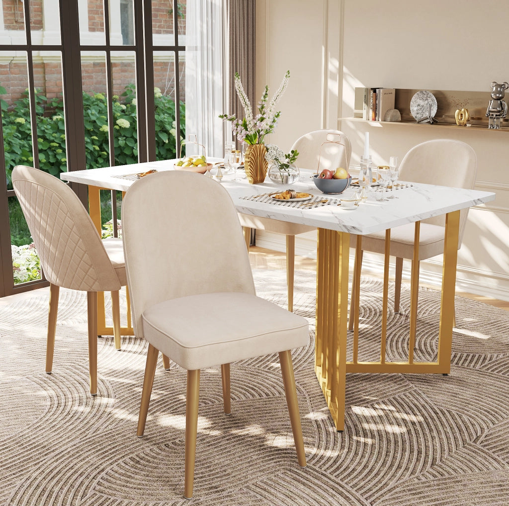 Sedia da pranzo beige in velluto con gambe in metallo dorato