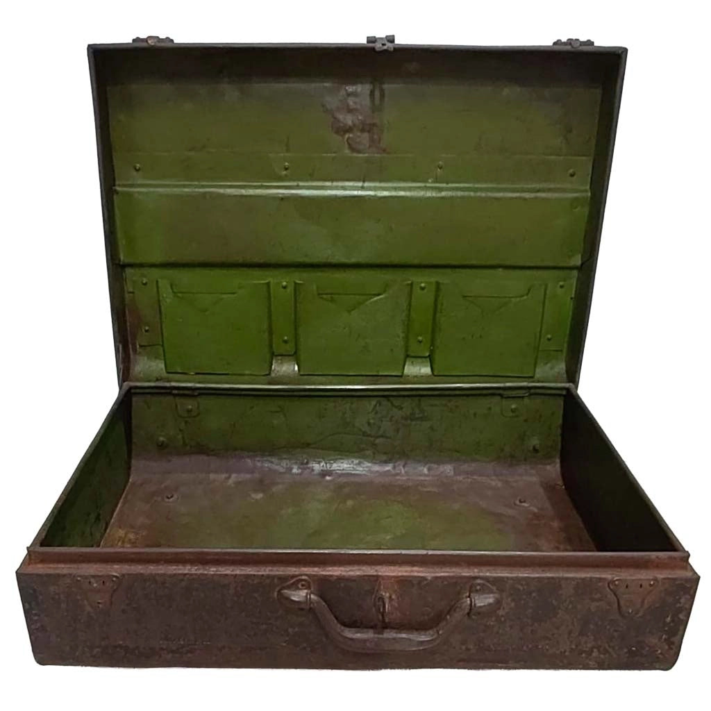 Valigia artigianale in metallo, 67x37x25h cm