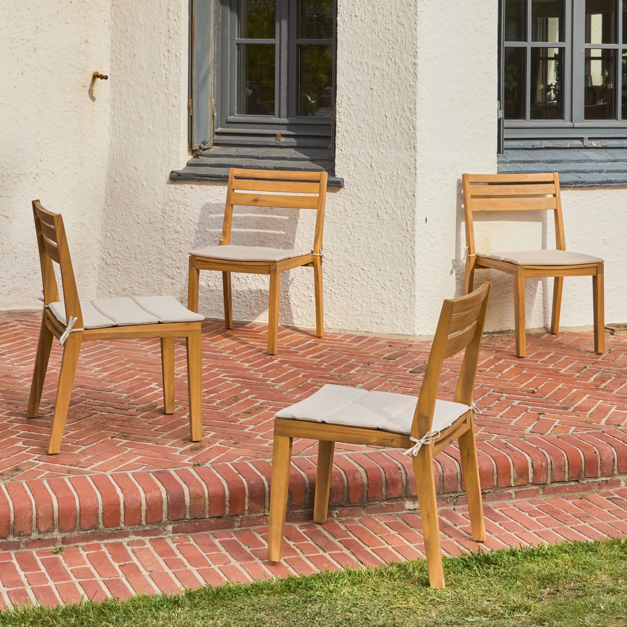 Set di 4 sedie da giardino in legno di acacia con cuscino, beige