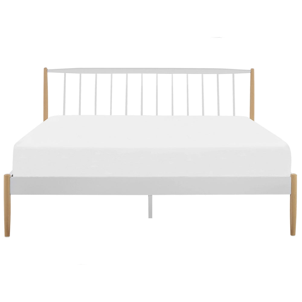 Letto super king size bianco con gambe in legno chiaro 180 cm con struttura in metallo bianco a doghe retrò scandinavo