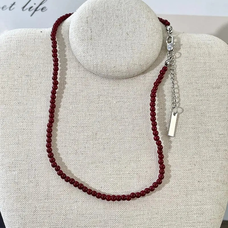 Collana di perle rosse fatta a mano