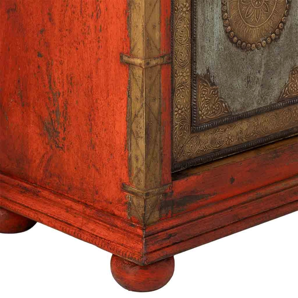 Armadio in legno intagliato rosso 102x44x183