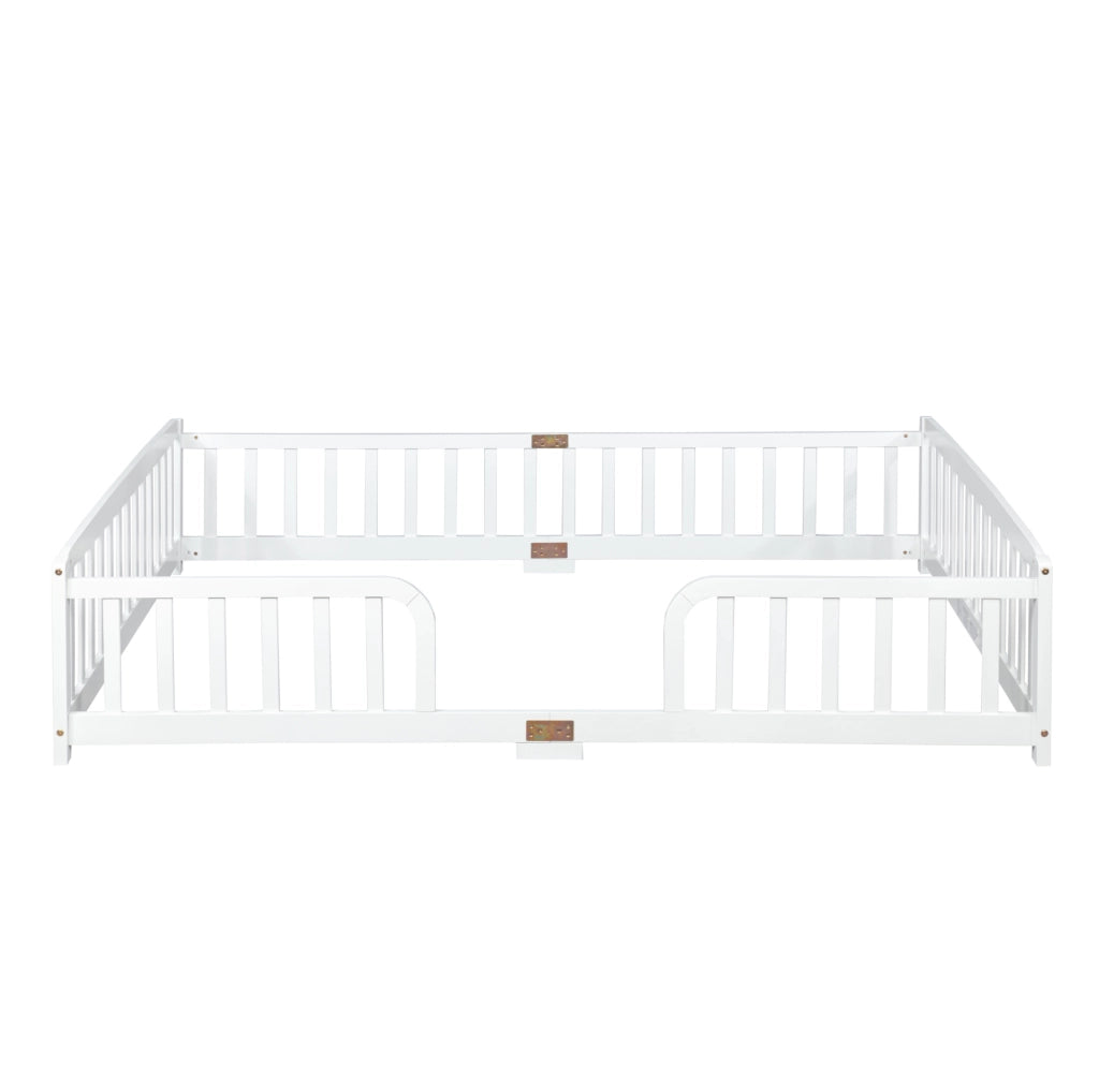Letto a terra con sponde di sicurezza in legno di pino bianco 140x200 cm con accesso centrale