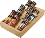 Organizzatore di contenitori per spezie e supplementi in legno con lavello inclinato e pannelli porta contenitori per zucchero, spezie e supplementi.