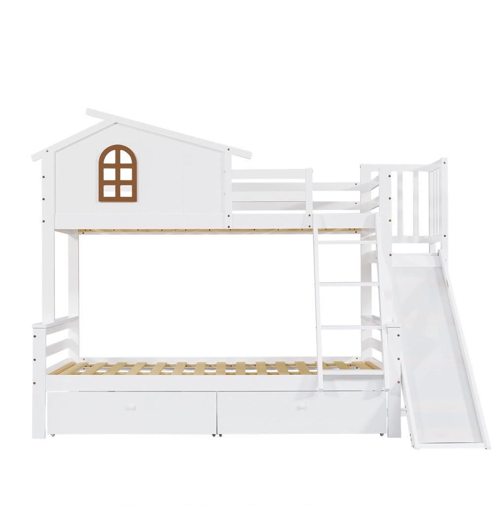 Letto a castello 90x200 cm e 120x200 cm con finestra; scivolo e scala in legno e MDF bianco