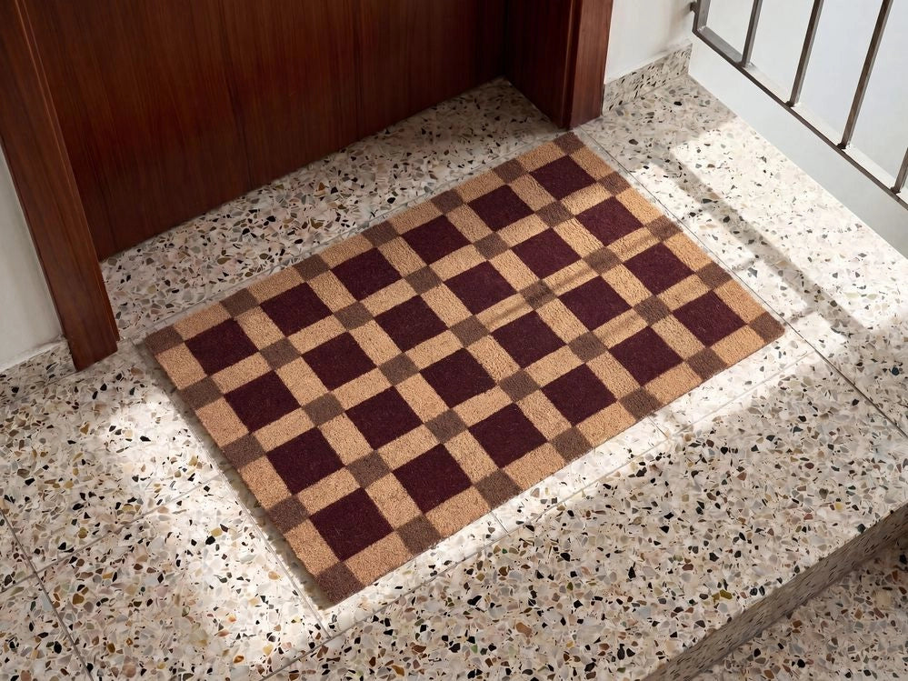 Zerbino in fibra di cocco beige e marrone con fondo antiscivolo, 60 x 90 cm. Zerbino decorativo antiscivolo con motivo a quadri
