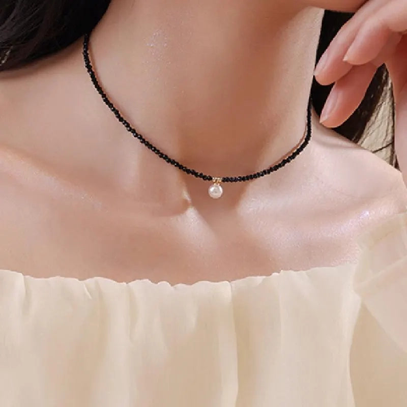 Collana estiva di perle di cristallo nero fatta a mano, regalo di Natale o compleanno.