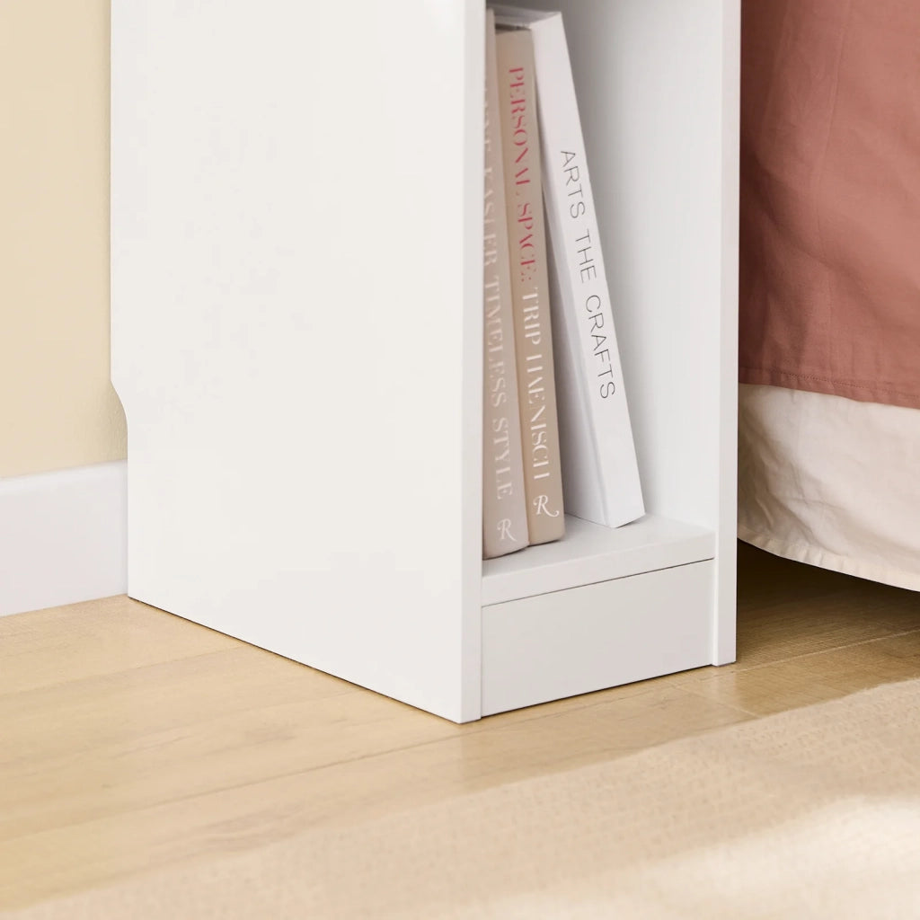 SoBuy Tavolino da notte stretto di 20 cm di larghezza con cassetto a design ondulato, Tavolino stretto per divano, Tavoli da notte per camera da letto e soggiorno, colore bianco e legno 20 x 35 x 60 cm FBT111-W