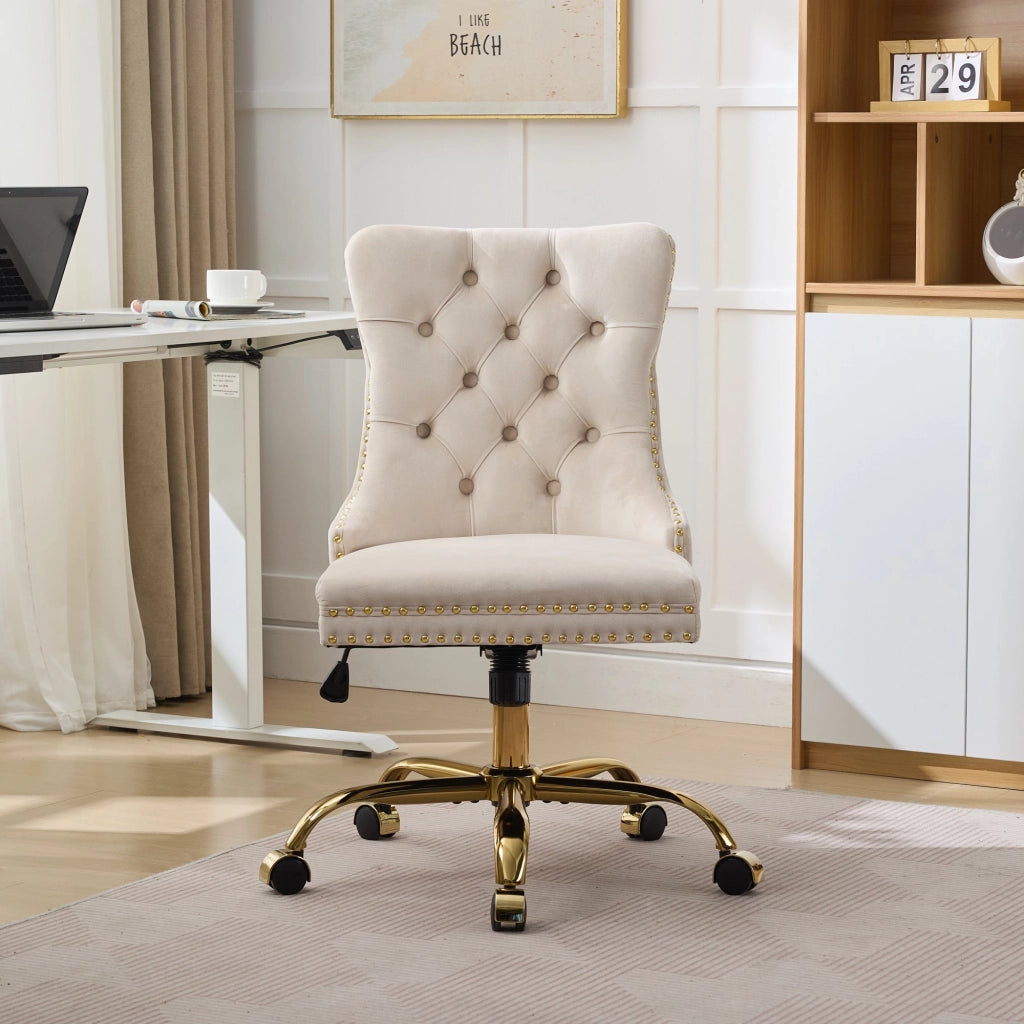 Sedia da ufficio girevole in velluto con seduta ampia schienale trapuntato e base metallica dorata beige