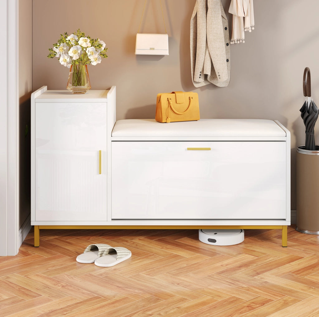 Scarpiera con panca 100 x 38 x 68 cm; 2 ripiani; 1 armadietto; finitura lucida bianco e oro