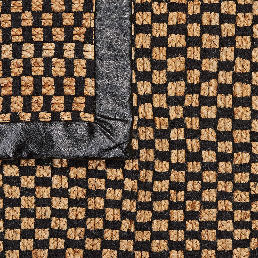 Tappeto in iuta e pelle rettangolare con motivo a scacchi intrecciato a mano nero e beige 140 x 200 cm stile rustico