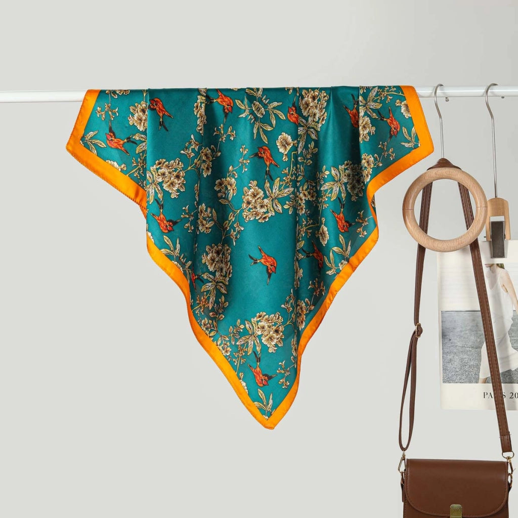 Nuova sciarpa quadrata da donna in seta da 70 cm: alla moda e versatile.