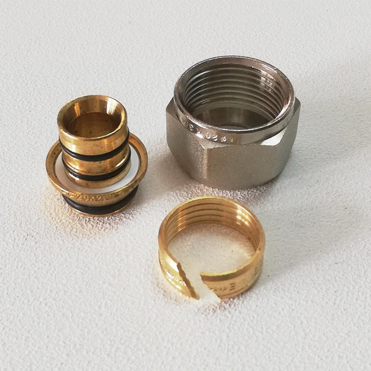 Adattatore da 16mm attacco 3/4 x 18mm per tubo multistrato