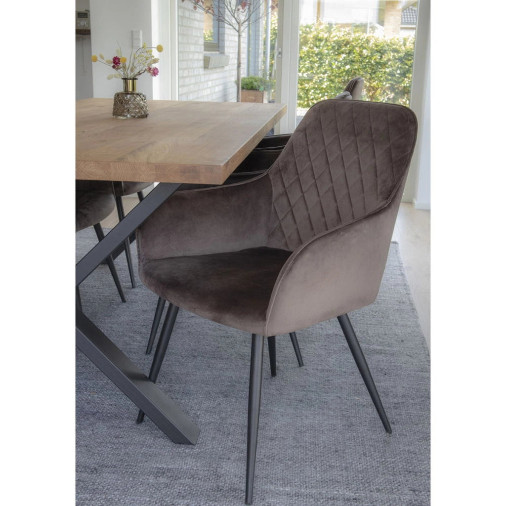 Set 2 sedie da pranzo Harbo in velluto color mushroom con gambe nere