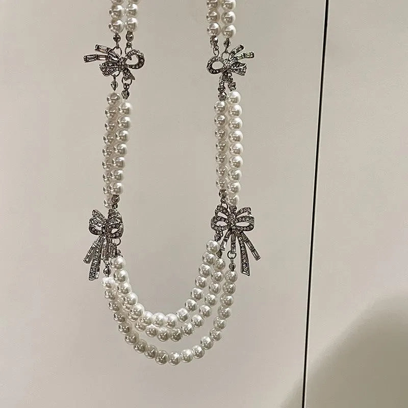 Collana con fiocco di perle fatta a mano: ciondolo vintage multistrato con diamanti