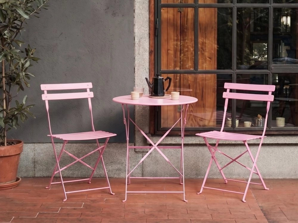 Set da bistrot 3 pezzi rosa in metallo pieghevole con schienale a doghe per esterni