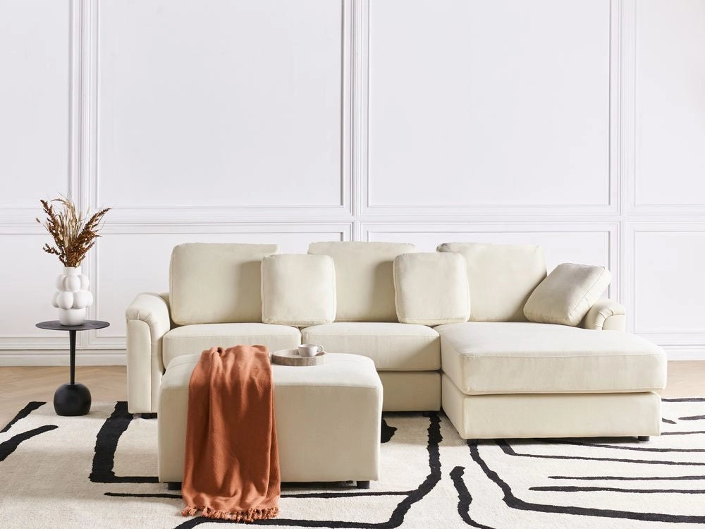 Divano stile moderno ad angolo con pouf in tessuto beige chiaro lato sinistro