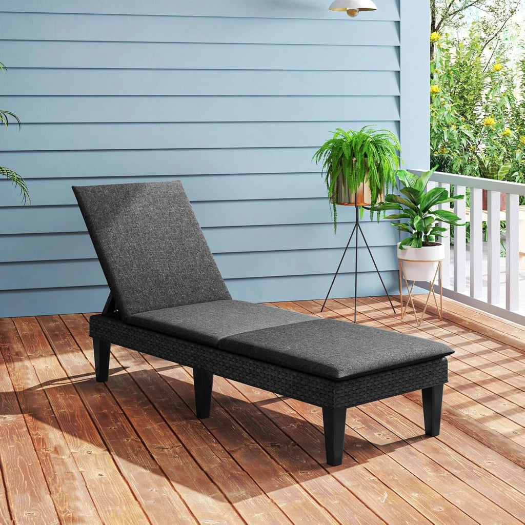 Lettino Prendisole con Schienale Reclinabile in 3 Livelli, Sedia a Sdraio da Spiaggia in Rattan PP, Lettino da Giardino per Esterno, Piscina, Max Portato 150 kg, Nero (Con Cuscino Grigio)