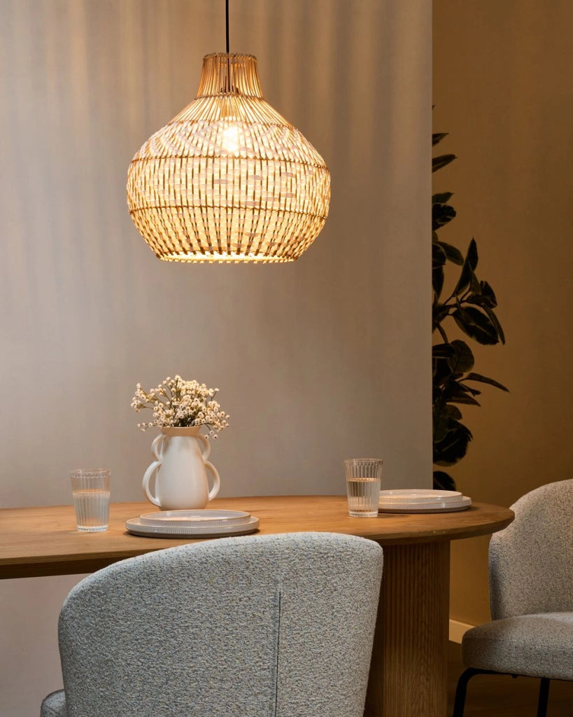 Lampadario con paralume in rattan bianco e struttura in ferro Illuminazione in stile bohémien