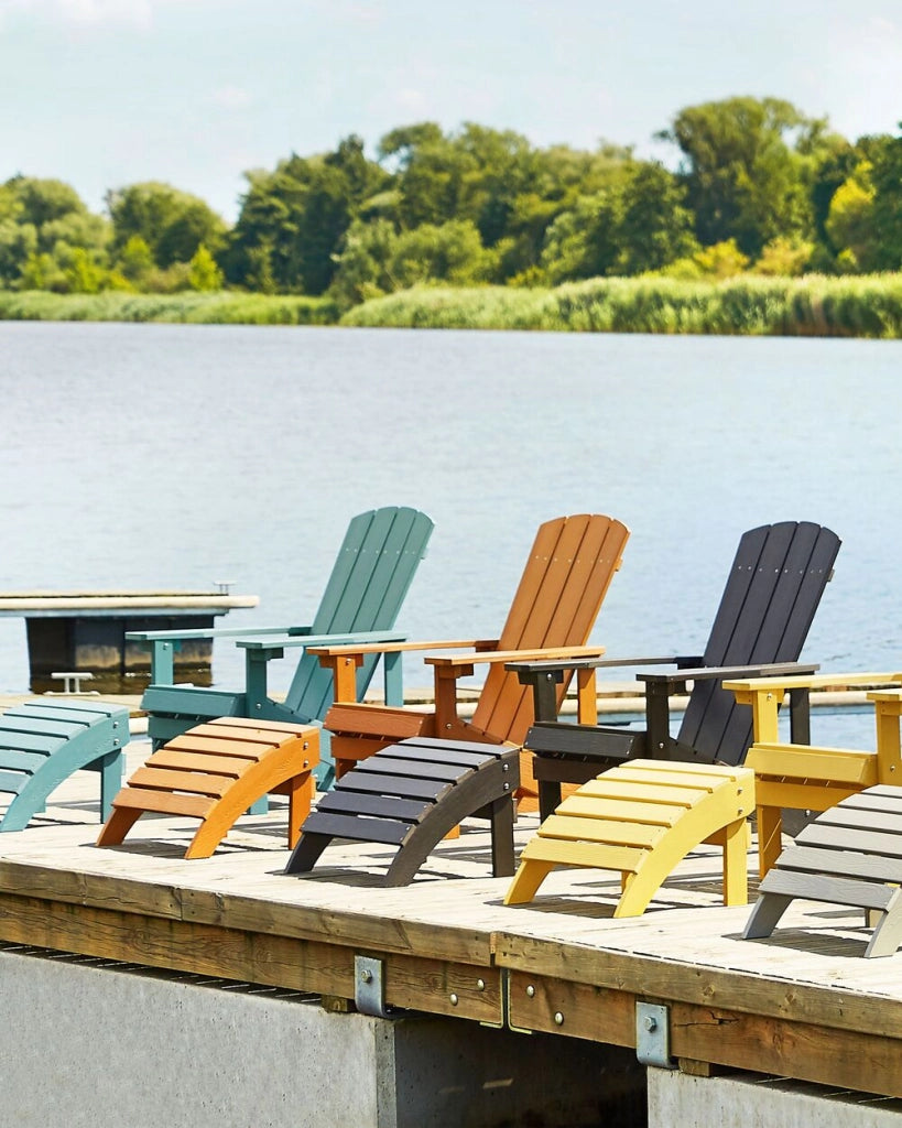 Sedia da giardino in legno chiaro in plastica legno con poggiapiedi resistente agli agenti atmosferici in stile moderno
