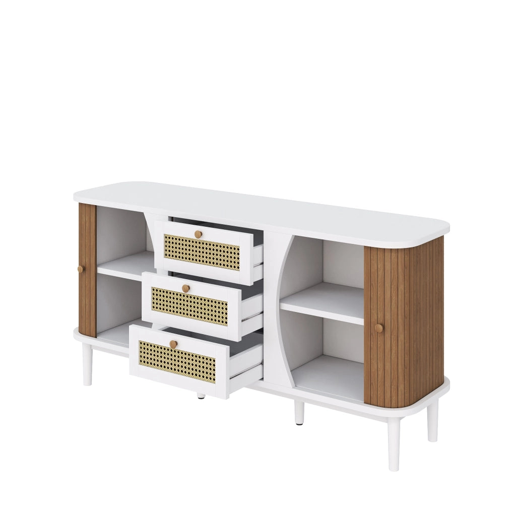 Sideboard bianco con ante effetto legno, cassetti in rattan e ripiani regolabili