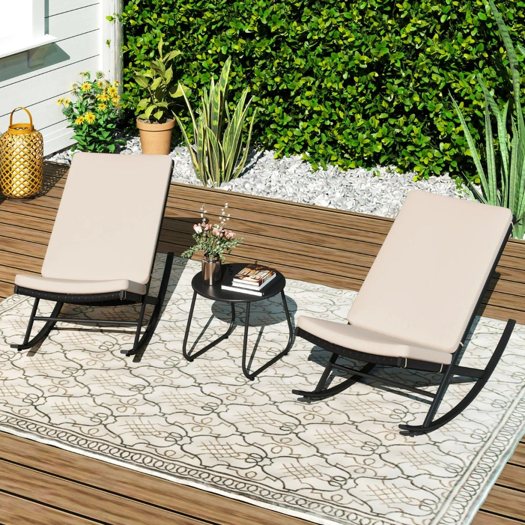 Set sedie a dondolo da 3 pezzi in rattan PE con tavolino da caff¨¨ e cuscini spessi, Set di mobili da giardino Beige